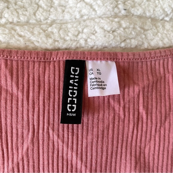 H&M Divided Dusty Rose Pink Long Sleeve Ribbed V Neck Circle Keyhole Top - Picture 4 of 7